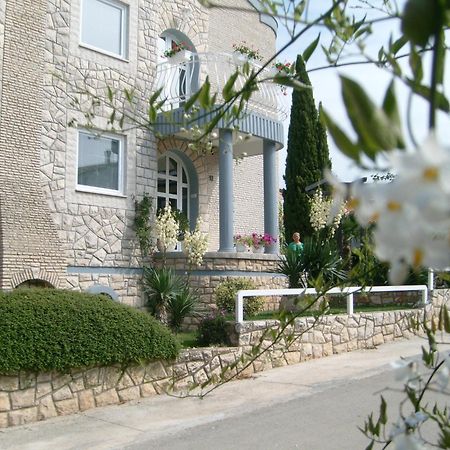 Apartments Ana - ロヴィニ エクステリア 写真