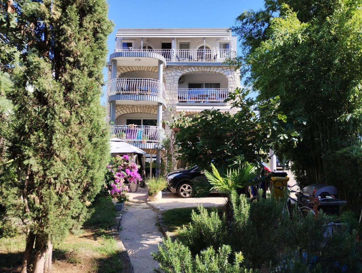 Apartments Ana - ロヴィニ エクステリア 写真
