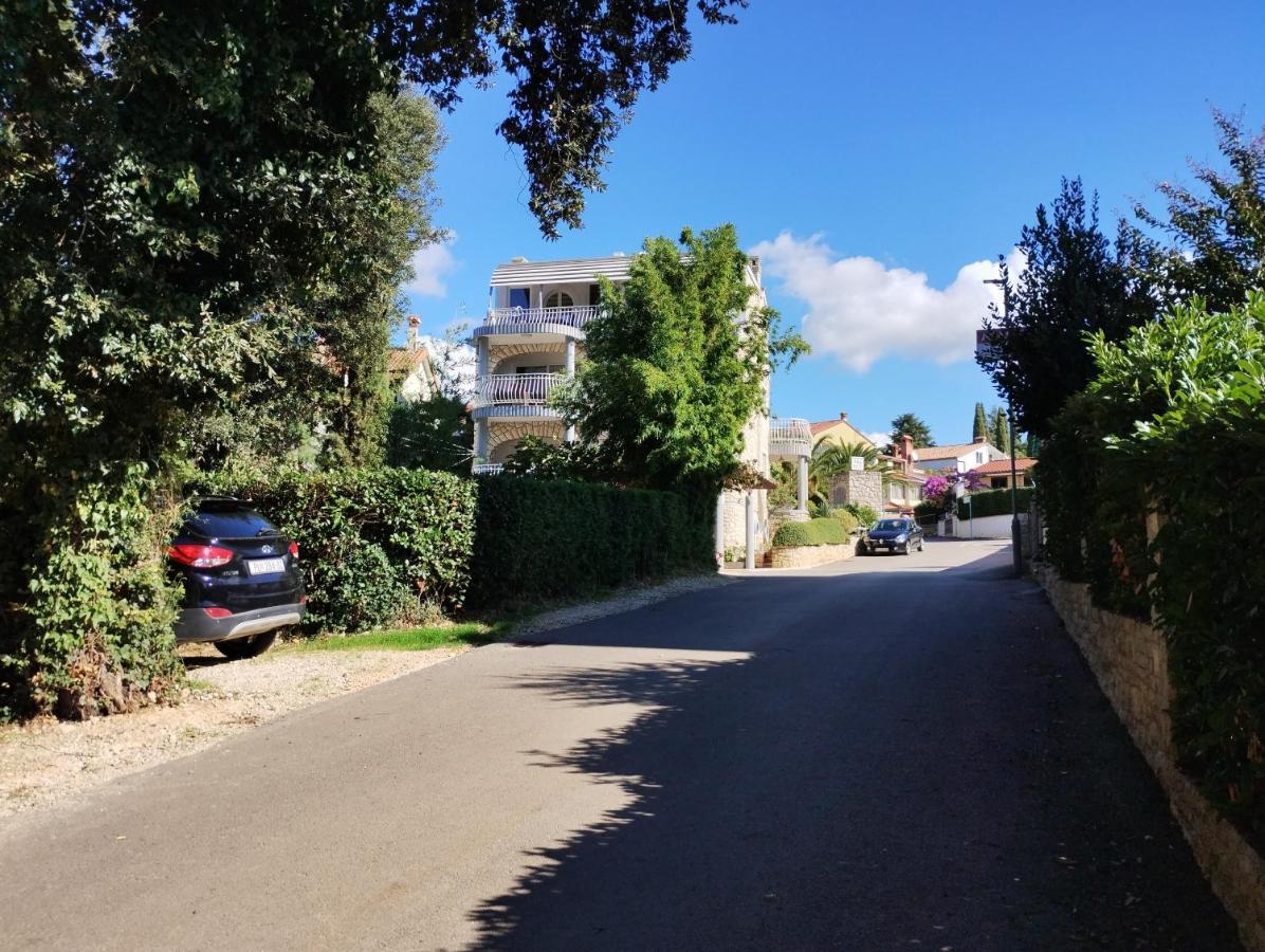 Apartments Ana - ロヴィニ エクステリア 写真