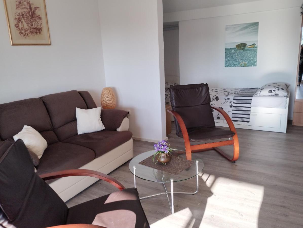 Apartments Ana - ロヴィニ エクステリア 写真