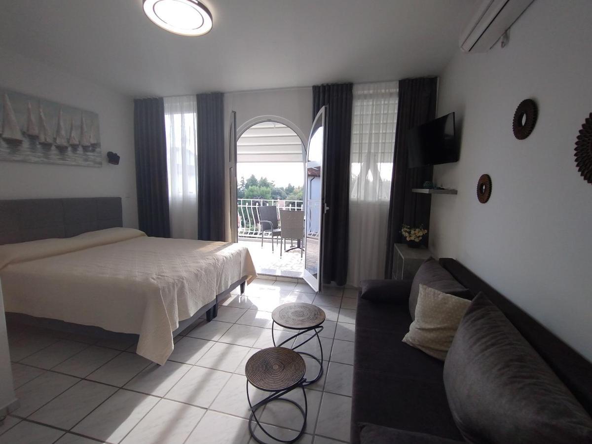 Apartments Ana - ロヴィニ エクステリア 写真