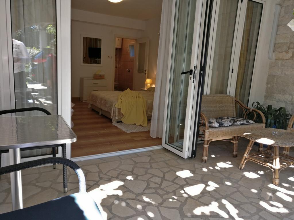 Apartments Ana - ロヴィニ エクステリア 写真