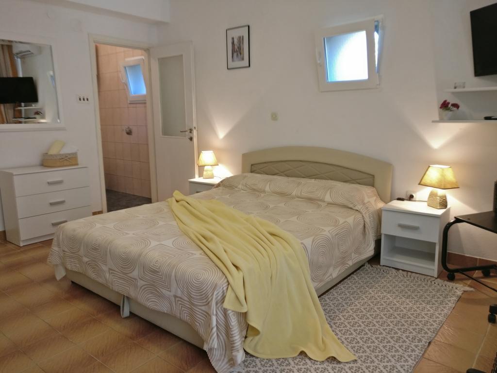 Apartments Ana - ロヴィニ エクステリア 写真