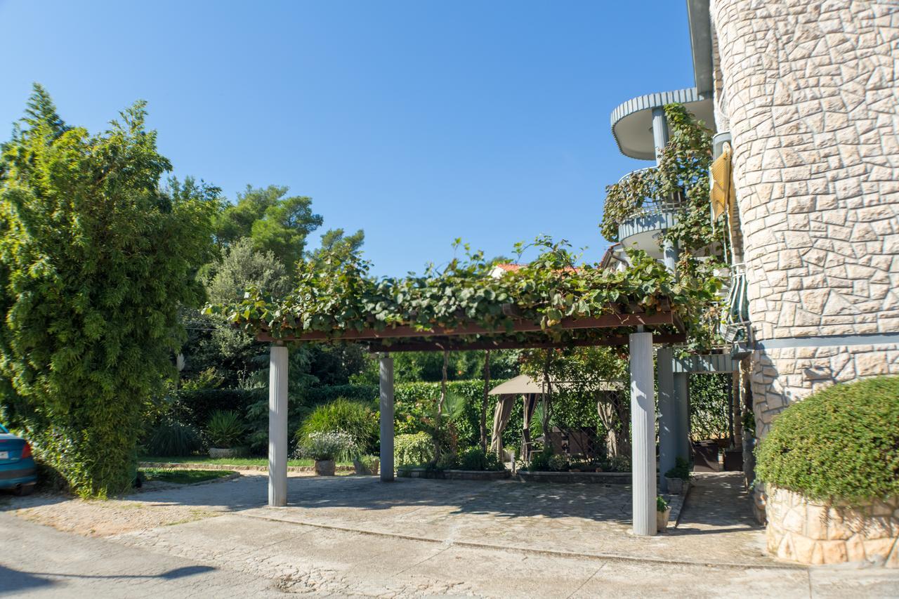 Apartments Ana - ロヴィニ エクステリア 写真