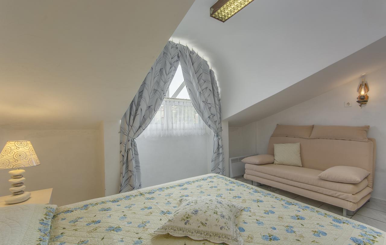 Apartments Ana - ロヴィニ エクステリア 写真