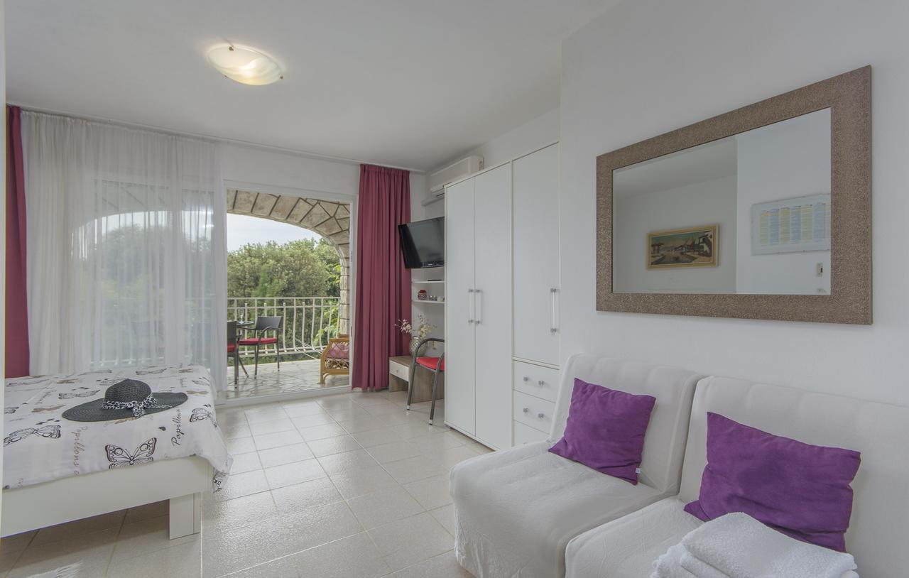 Apartments Ana - ロヴィニ エクステリア 写真