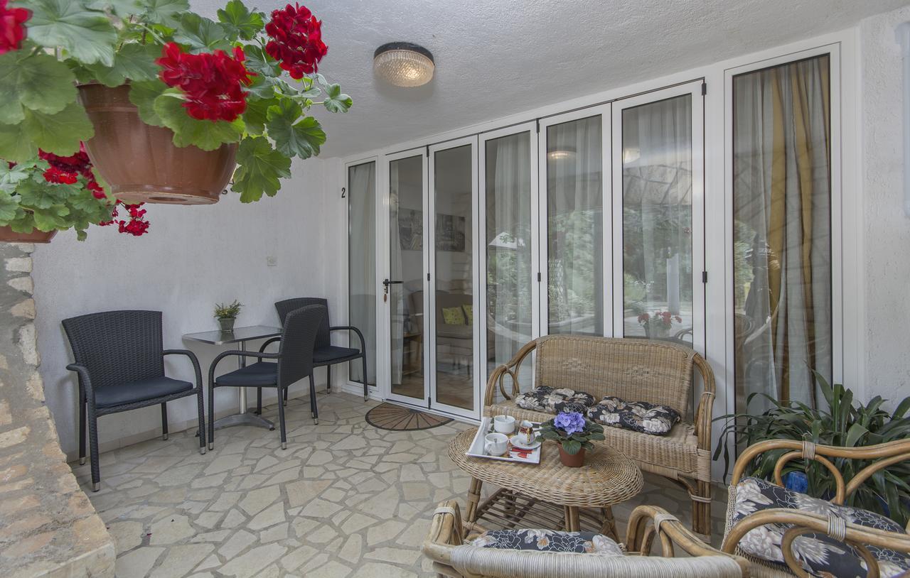 Apartments Ana - ロヴィニ エクステリア 写真