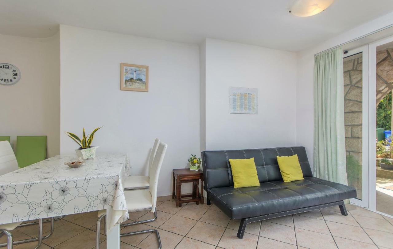 Apartments Ana - ロヴィニ エクステリア 写真