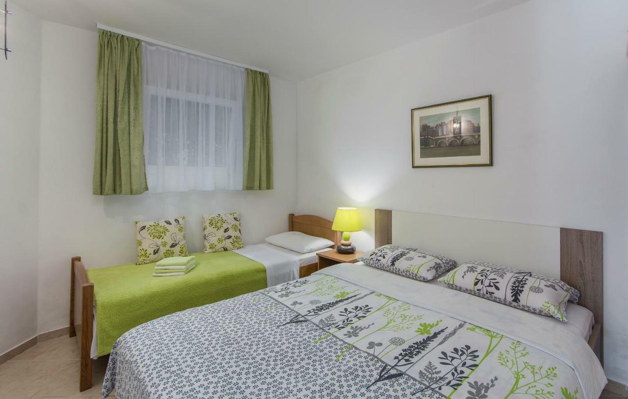 Apartments Ana - ロヴィニ エクステリア 写真